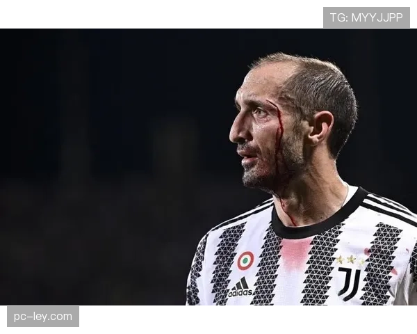 聚焦老将基耶利尼：在教练课程中向学员亲授低位防守的位置感与指挥经验