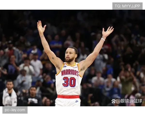 第三节爆发:库里单节命中5记三分,勇士逆转比分 第三节爆发:库里单节命中5记三分,勇士逆转比分